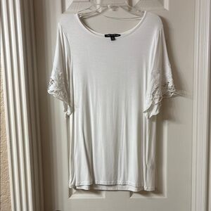 Cable & Gauge Cream Ruffled Relaxed Tee